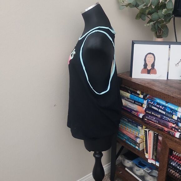 Guess Tank  - Picture 3 of 8